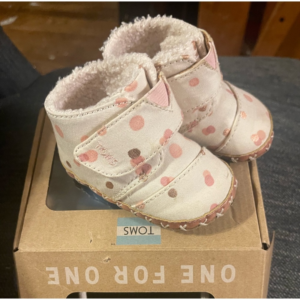New toms girls size 4c